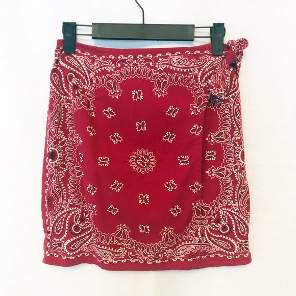 Ultra Pink Dresses & Skirts - FREE WITH PURCHASE Ultra Pink Skirt size M fits S